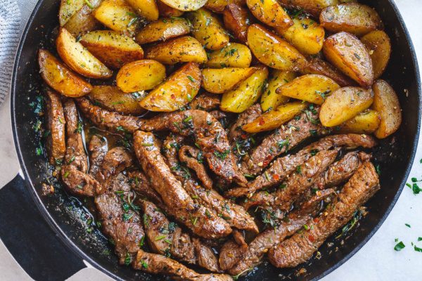 Garlic-Butter-flank-Steak-and-Potatoes-Skillet-600×400.jpg