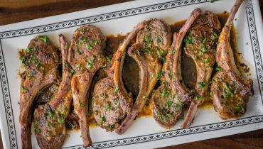 Knoblauch- und Kräuter-Lammkotelett Rezept Knoblauch- und Kräuter-Lammkotelett Rezept