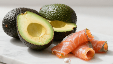 Weihnachts-Mousse mit Avocado und Räucherlachs: die festliche Vorspeise, die in 15 Minuten zubereitet ist und den Festtagstisch revolutioniert