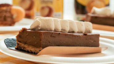 Ricoré Kaffee-Flan mit Haselnusscreme: Das 45-minütige französische Dessert, das Kaffee und Gebäck kombiniert Ricoré Kaffee-Flan mit Haselnusscreme: Das 45-minütige französische Dessert, das Kaffee und Gebäck kombiniert