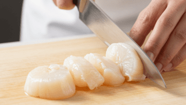 Jakobsmuschel-Carpaccio: Wie die Reduktion von Apfelsaft dieses klassische Gericht verwandelt