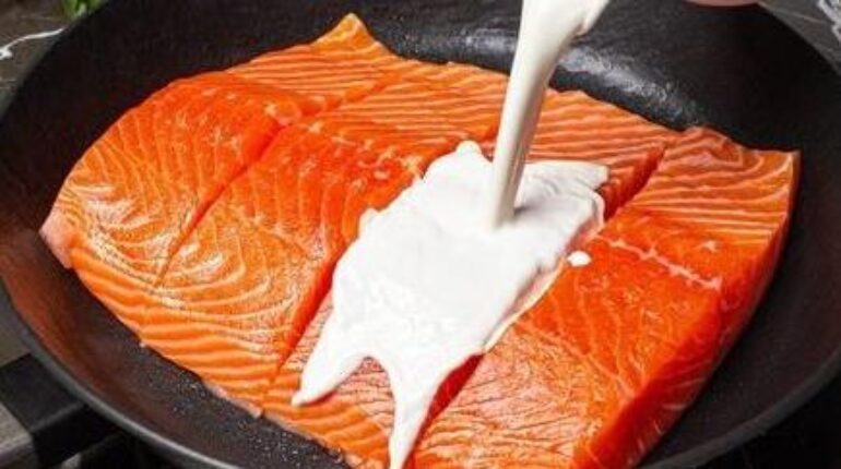 Cherry Tomatoes Creamy Sauce Dinner Ideas Garlic Quick Recipes Salmon Rolls Spinach 