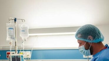 Zahnaufhellungs-Illusion: Wie kühltoniger Lippenstift Ihr Lächeln sofort heller erscheinen lässt Zahnaufhellungs-Illusion: Wie kühltoniger Lippenstift Ihr Lächeln sofort heller erscheinen lässt