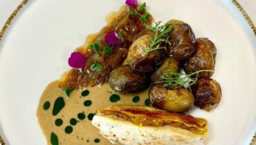 Hähnchensuprême gefüllt mit Poutargue: Die unerwartete Fusion, die französische Bistro-Klassiker erhebt Hähnchensuprême gefüllt mit Poutargue: Die unerwartete Fusion, die französische Bistro-Klassiker erhebt