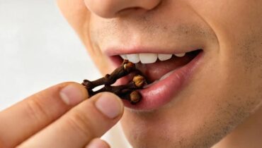 7 Dinge, die Frauen mit Nelken tun, die Ärzte Ihnen nicht sagen 7 Dinge, die Frauen mit Nelken tun, die Ärzte Ihnen nicht sagen