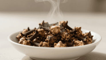 Inhalation von Nelkendampf: Wie diese traditionelle Methode hilft, die Atemwege in 5 Minuten zu befreien