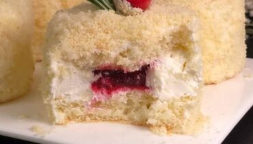 Kirsch-Sahne-Kuchen in 15 Minuten: das schnelle Rezept, das einfache Zutaten in ein beeindruckendes Dessert verwandelt Kirsch-Sahne-Kuchen in 15 Minuten: das schnelle Rezept, das einfache Zutaten in ein beeindruckendes Dessert verwandelt