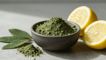 Dunkleres und glänzenderes Haar: Das natürliche Ritual auf Basis von Kohle und Zitrone, das chemische Färbungen ersetzt