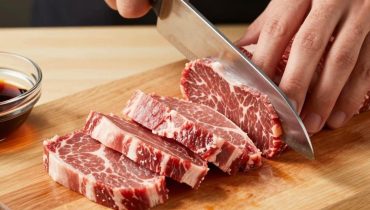 Rindfleisch mit Pfeffer nach chinesischer Art: Die dreifache Technik aus Marinade, Sauce und Pfannenrühren, die den Unterschied macht Rindfleisch mit Pfeffer nach chinesischer Art: Die dreifache Technik aus Marinade, Sauce und Pfannenrühren, die den Unterschied macht