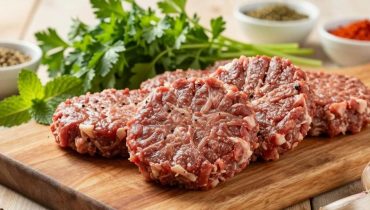 Rinder-Kefta in Tomatensauce: Die Technik der goldenen ovalen Fladen für ein zartschmelzendes Ergebnis