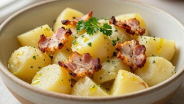 Kartoffelsalat: Wie knusprige geräucherte Pute diesen Klassiker in ein Gourmetgericht verwandelt