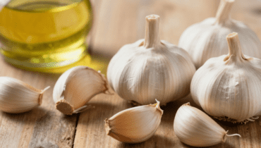 Knoblauch und Ohrengesundheit: Zwei traditionelle Methoden zur natürlichen Linderung von Ohrenschmerzen