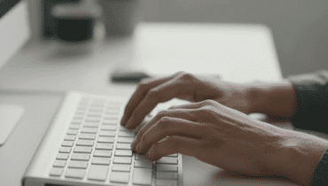 Handspannung: Warum das Dehnen des Ringfingers mit dem Daumen den täglichen Druck sofort lindert