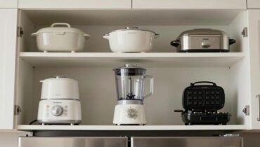 Küche: Warum der Schrank über dem Kühlschrank der am wenigsten genutzte Stauraum in Ihrem Haus ist Küche: Warum der Schrank über dem Kühlschrank der am wenigsten genutzte Stauraum in Ihrem Haus ist