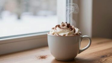 Hausgemachte heiße Schokolade: Die Technik der Konditoren für eine cremige Textur in 15 Minuten