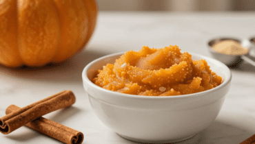 Bisquick-Zimtschnecken: Das komplette Rezept in drei Schritten mit Kürbisteig und Frischkäseglasur Bisquick-Zimtschnecken: Das komplette Rezept in drei Schritten mit Kürbisteig und Frischkäseglasur