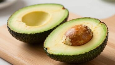 Avocadokern: Wie seine Antioxidantien und sein Kalzium Gelenk- und Rückenschmerzen natürlich lindern Avocadokern: Wie seine Antioxidantien und sein Kalzium Gelenk- und Rückenschmerzen natürlich lindern