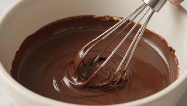 Ultra-zartschmelzender Schokoladenkuchen: Die Ein-Schüssel-Technik, die das Backen zu Hause revolutioniert