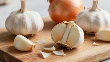 Zwiebeln und Knoblauch: Wie zwei Alltagsgemüse die Kollagenproduktion in Ihren Knien unterstützen