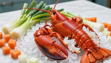 Bretonischer Hummer und Gemüse der Saison: Das Rezept für die säuerliche Yuzu-Brühe, die Krustentiere veredelt Bretonischer Hummer und Gemüse der Saison: Das Rezept für die säuerliche Yuzu-Brühe, die Krustentiere veredelt