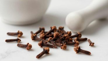 Gewürznelken: Wie 2 Einheiten pro Tag auf Verdauung, Blutzucker und Entzündungen wirken Gewürznelken: Wie 2 Einheiten pro Tag auf Verdauung, Blutzucker und Entzündungen wirken