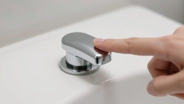 Wassersparen: Warum das Nicht-Spülen nach dem Urinieren zu einer verteidigten ökologischen Praxis wird