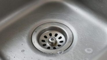 Verstopfte Leitungen: Die Express-Methode, die 100€ Klempnerkosten in 5 Minuten spart Verstopfte Leitungen: Die Express-Methode, die 100€ Klempnerkosten in 5 Minuten spart