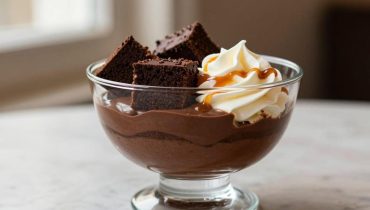 Chocolate Trifle: Das spektakuläre Schichtrezept, das einen einfachen Pudding in ein Chef-Dessert verwandelt