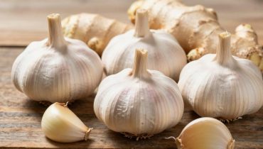 Knoblauch und Ingwer: Wie diese uralte Verbindung täglich Immunität, Verdauung und geistige Klarheit unterstützt