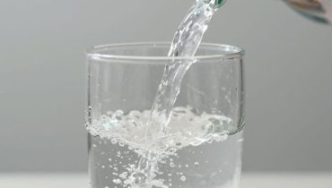 Nierensteine: Hydratation und Kalzium in der Nahrung wirksamer als restriktive Diäten