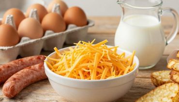 Wurst-Käse-Auflauf: Das komplette Rezept für das amerikanische Frühstück, das Familien begeistert