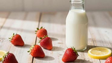 Sommerkuchen: Wie Buttermilch dieses Erdbeerdessert außergewöhnlich saftig macht Sommerkuchen: Wie Buttermilch dieses Erdbeerdessert außergewöhnlich saftig macht