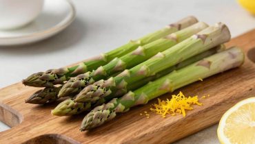 Cremiges Zitronen-Hähnchen mit Spargel: das komplette Abendessen in 30 Minuten in einer Pfanne