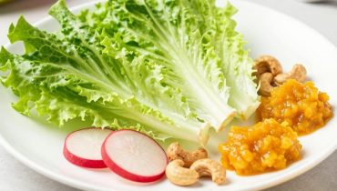 Sucrine-Salat: Die Mango-Sesam-Vinaigrette, die eine gewöhnliche Vorspeise in 20 Minuten in ein exotisches Gericht verwandelt Sucrine-Salat: Die Mango-Sesam-Vinaigrette, die eine gewöhnliche Vorspeise in 20 Minuten in ein exotisches Gericht verwandelt