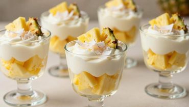 Ananas-Kokos-Tiramisu: Die tropische Version ohne Backen, die Kaffee ersetzt Ananas-Kokos-Tiramisu: Die tropische Version ohne Backen, die Kaffee ersetzt