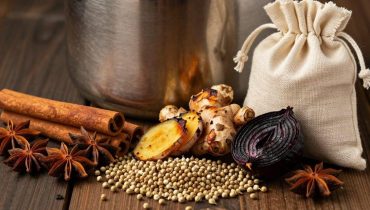 Hausgemachte Pho in 1 Stunde: Die Technik der Chefs für eine authentische Brühe, ohne den ganzen Tag in der Küche zu verbringen