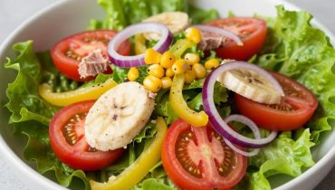 Schlankes Mittagessen: Wie Sie Ihr Thunfisch-Sandwich in ein brotloses Gericht verwandeln, das in 15 Minuten fertig ist