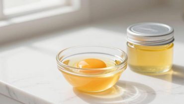 Nachtmaske aus Eigelb und Vaseline: Warum sie reife Haut intensiv mit Feuchtigkeit versorgt, ohne tiefe Falten zu beseitigen Nachtmaske aus Eigelb und Vaseline: Warum sie reife Haut intensiv mit Feuchtigkeit versorgt, ohne tiefe Falten zu beseitigen