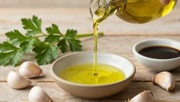 Hausgemachter Olivenöl-Dip: Die Technik italienischer Restaurants, um Ihren Brotkorb zu verwandeln Hausgemachter Olivenöl-Dip: Die Technik italienischer Restaurants, um Ihren Brotkorb zu verwandeln