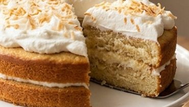 Saftiger Kokoskuchen mit Kondensmilch-Sirup