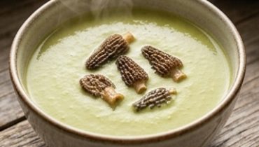 Spargelschaumsüppchen mit Morcheln Spargelschaumsüppchen mit Morcheln