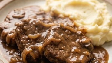 Slow Cooker Cube Steaks mit brauner Sauce