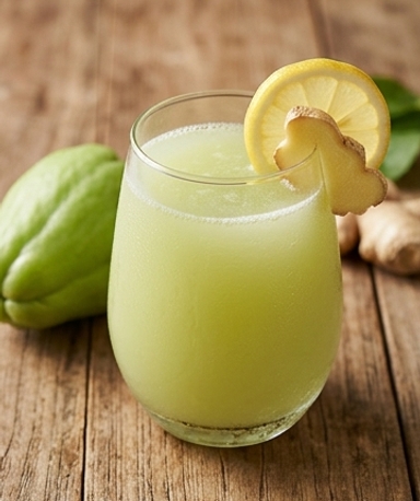 Chayote-Saft mit Zitrone und Ingwer